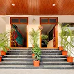 Townhouse Oak Bhooja Hotels