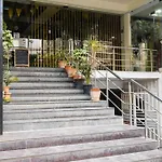 Super Townhouse Madhapur 100 Feet Road Formerly Jkc Grand