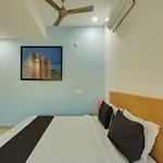 Super Townhouse Qualia Prime Hotel Near Nexus Mall