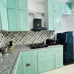 Luxurious 2 Bedroom Flat Near Airport