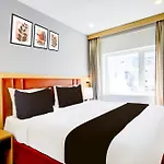 Super Townhouse Aarav Business Hotel