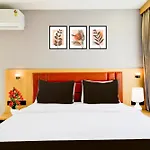 Super Townhouse Aarav Business Hotel