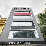 Super Townhouse 359 Begumpet Near Hyderabad Central