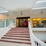 Royal Reve Hotel