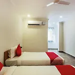 Oyo Flagship 13544 Sri Sai Nilayam