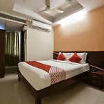 Oyo 16061 Hotel Holly Hock