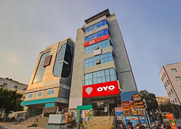 Oyo 24993 Royal Inn Hotel