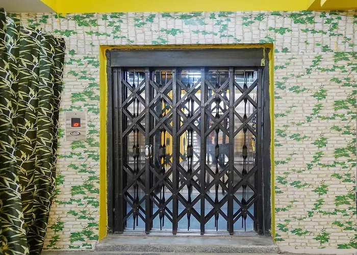 Hotel Yellow Bells