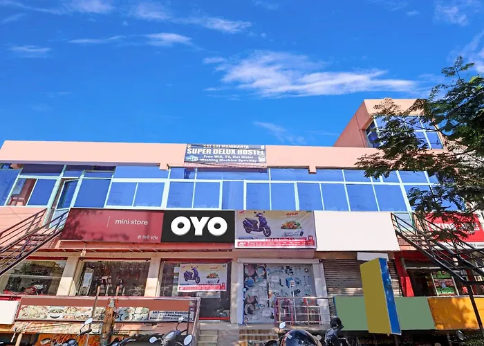 Oyo Flagship 81051 Sri Sai Manikanta