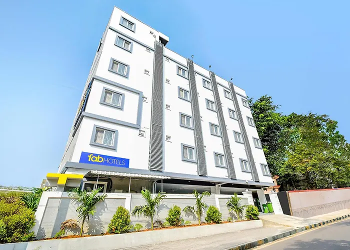 Fabhotel Ssr Ikon Suites - Nr Hyderabad Central University, Kondapur