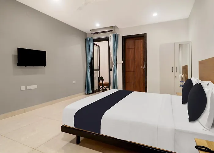 Townhouse Oak De Alphabet Hotel Bolarum