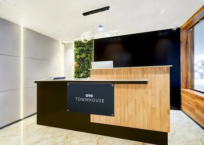 Super Townhouse Casa Business Hotel