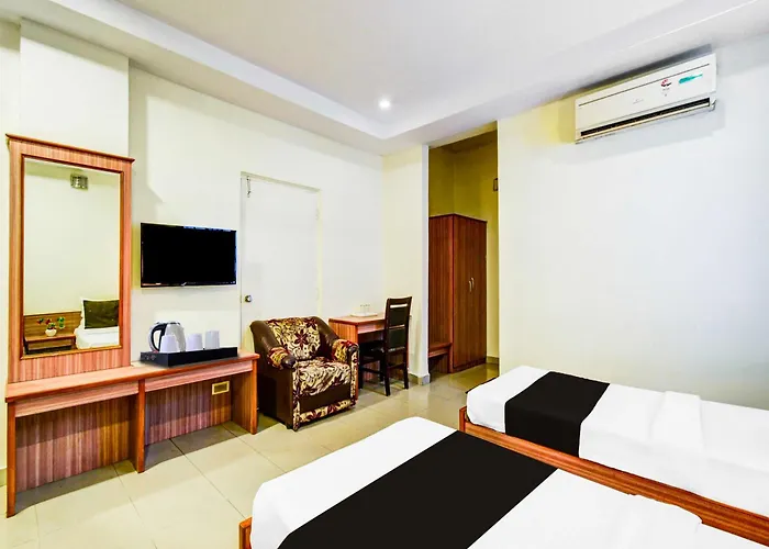 Townhouse Oak Red Hills Lakdikapul
