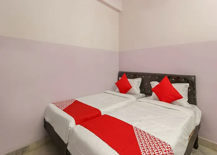 Oyo 22085 Raj Banjara White House