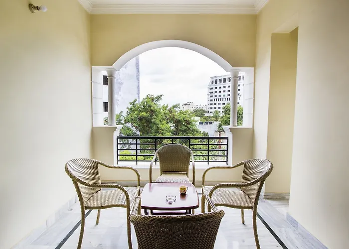Fabhotel Gardenia Service Apartments