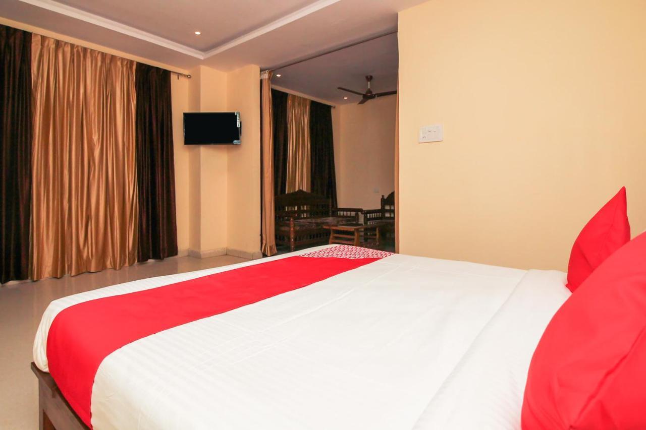 Hotel Oyo 7343 Al Shareef Palace Hyderabad