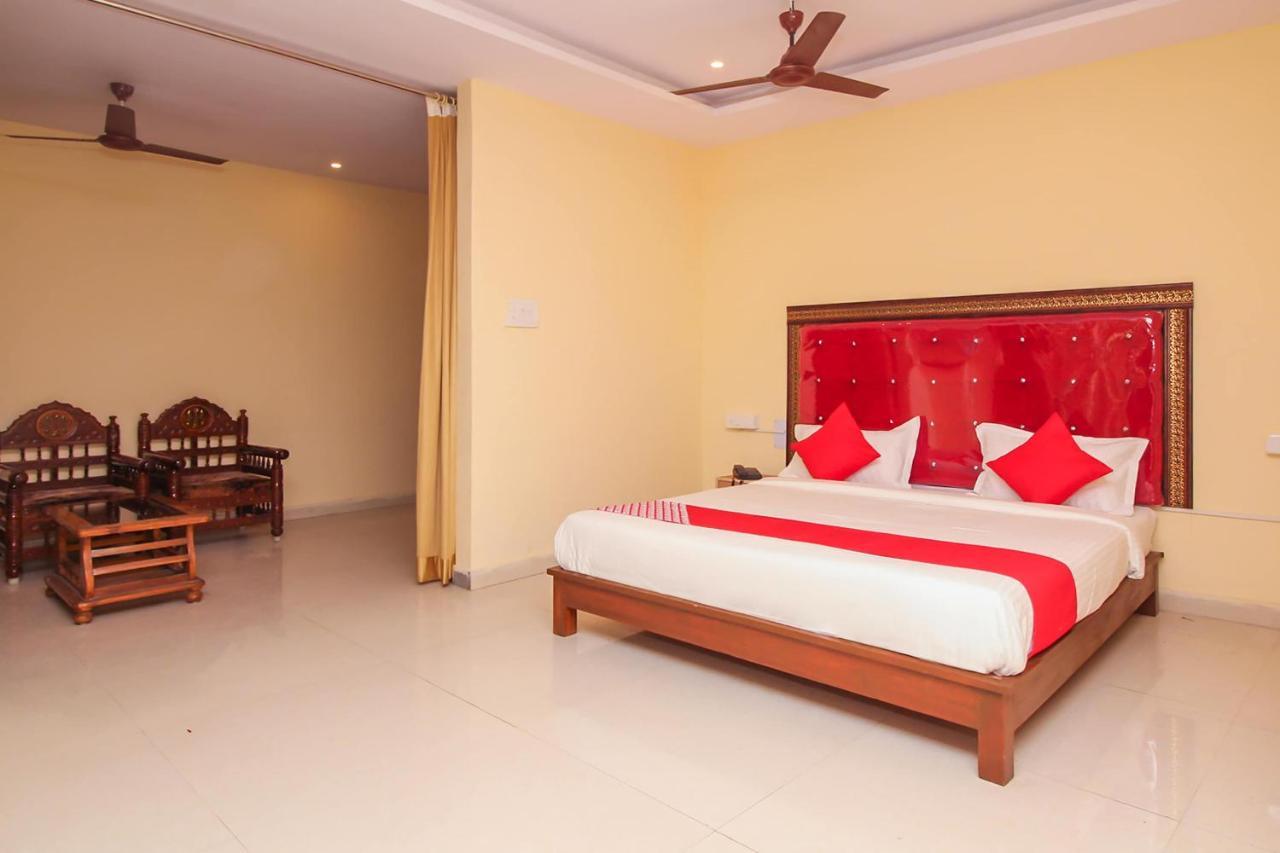 Hotel Oyo 7343 Al Shareef Palace Hyderabad