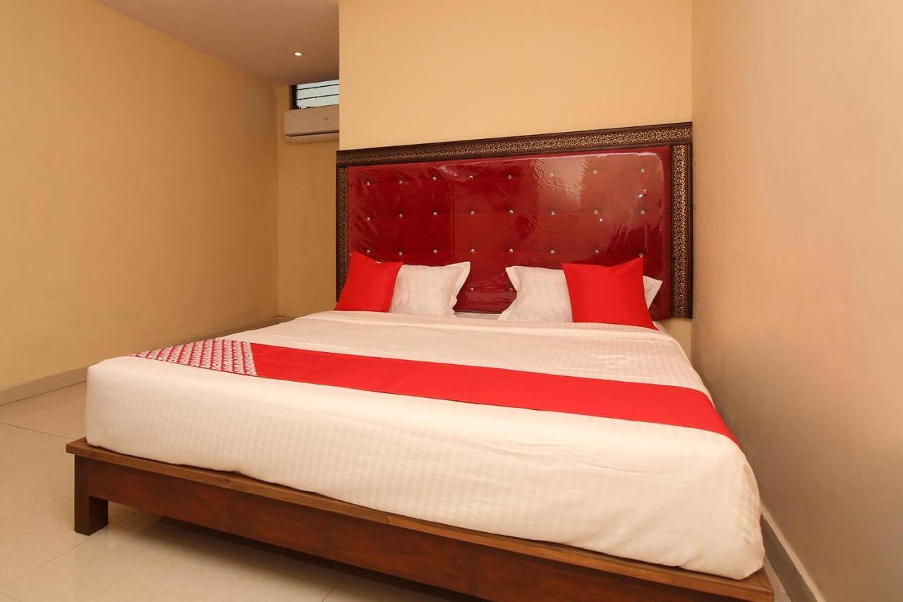 Hotel Oyo 7343 Al Shareef Palace 3*