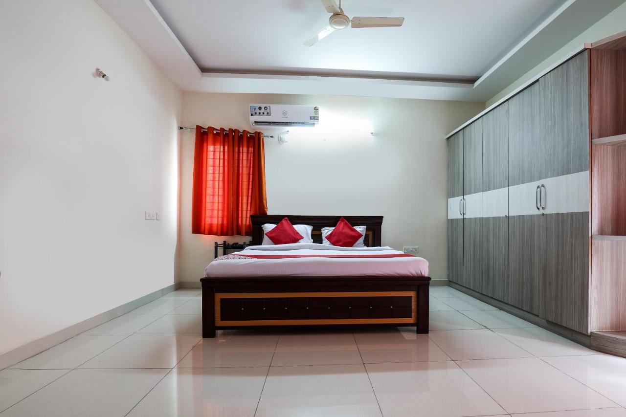 Oyo 11919 Dock Hotel