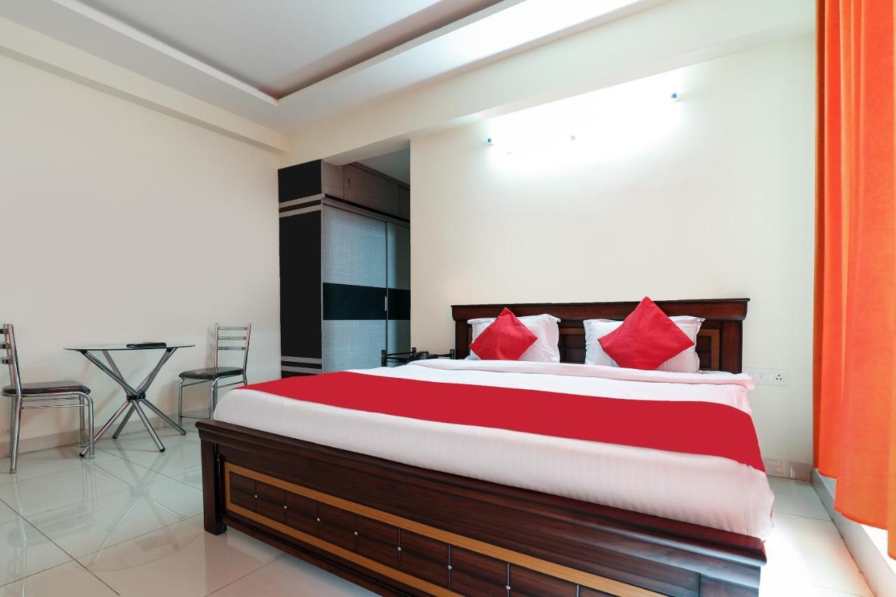 Oyo 11919 Dock Hotel 3*