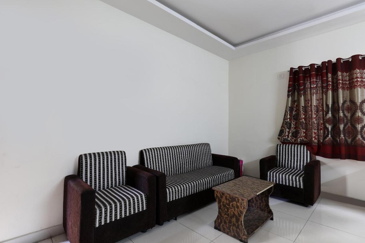 Oyo 11919 Dock Hotel