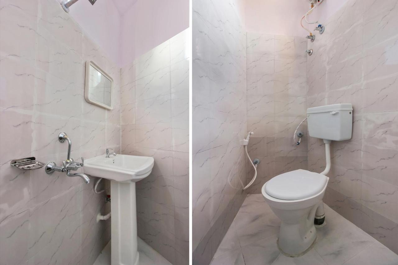 Oyo 22085 Raj Banjara White House Hotel