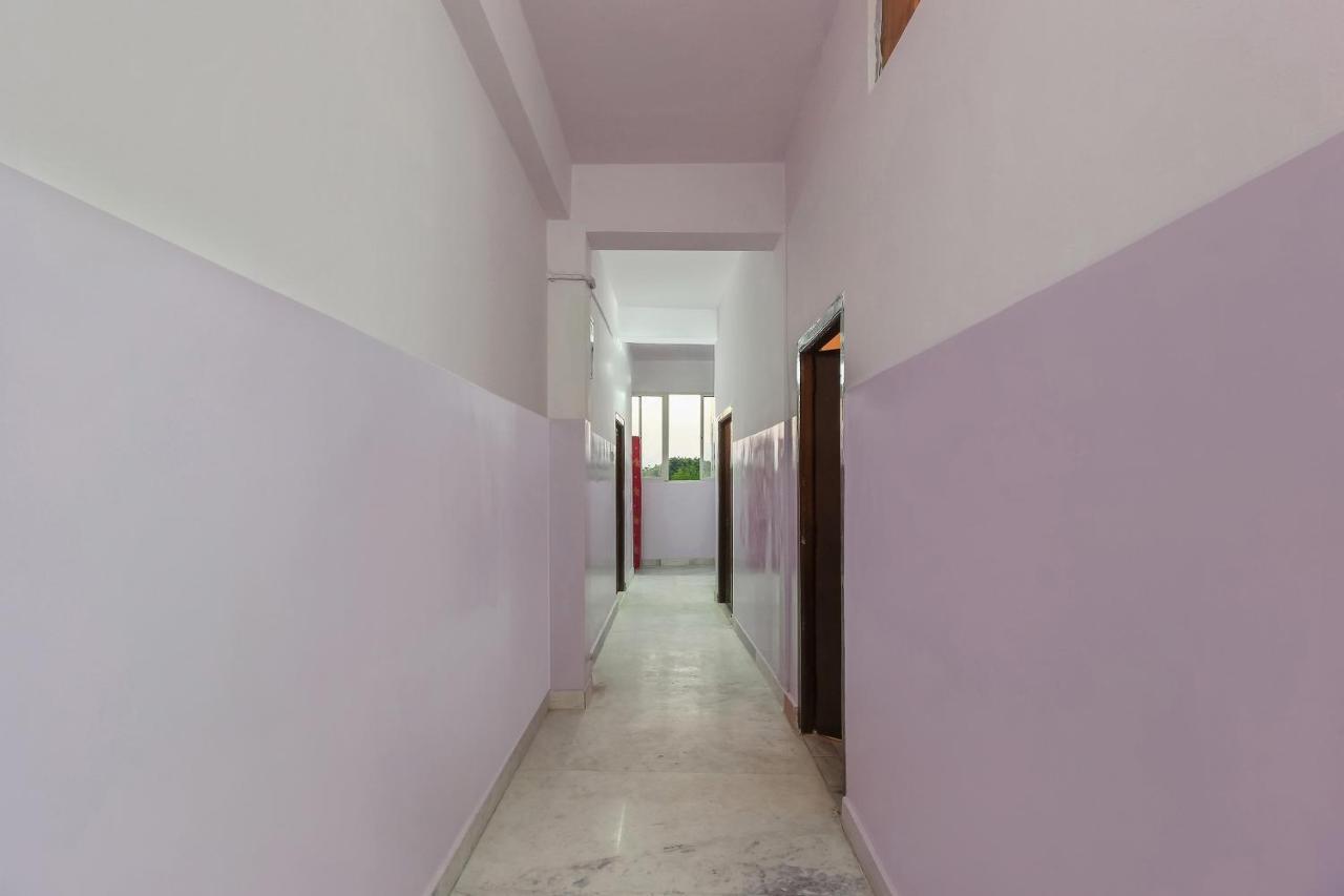 Hotel Oyo 22085 Raj Banjara White House