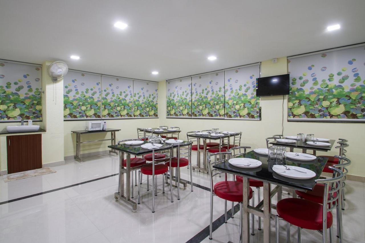 Hotel Oyo 9968 Srirama Hotels, Kondapur