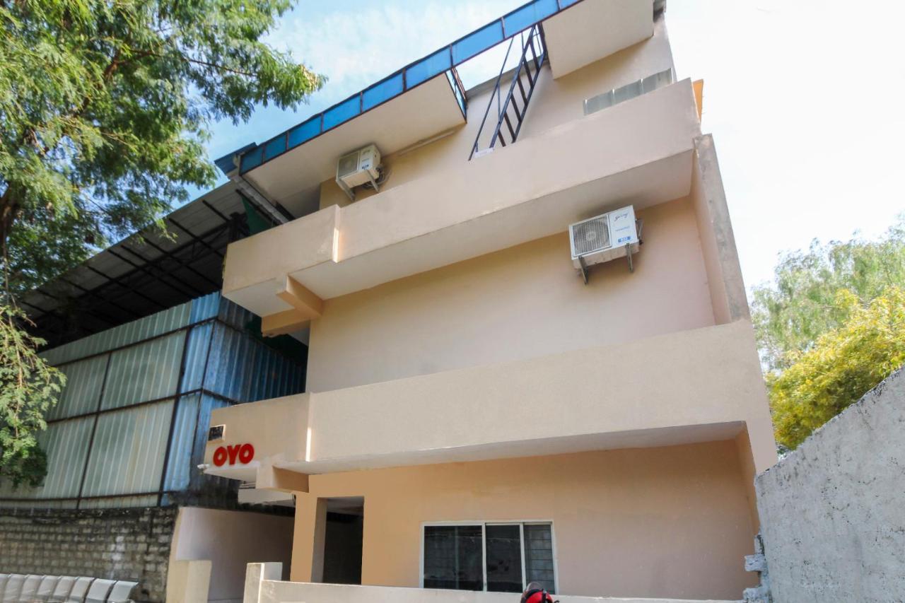 Oyo 47332 Hotel Rest Inn Hotel