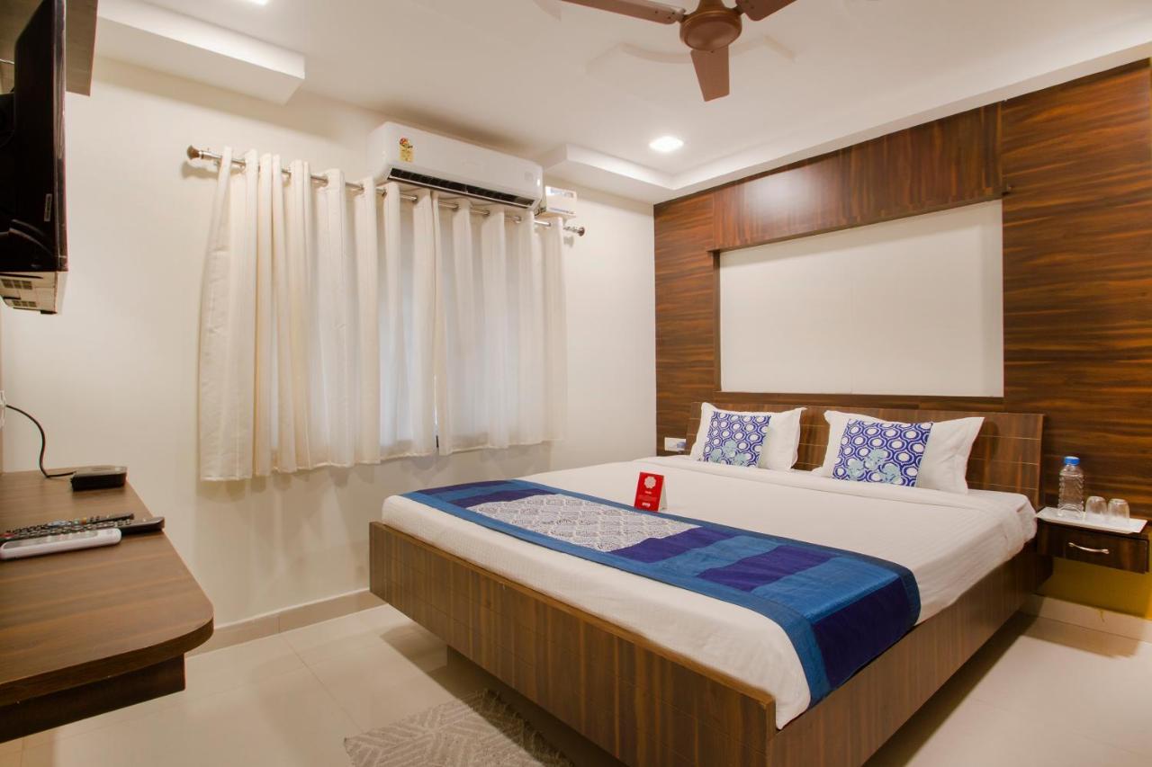 Oyo 9968 Srirama Hotels, Kondapur