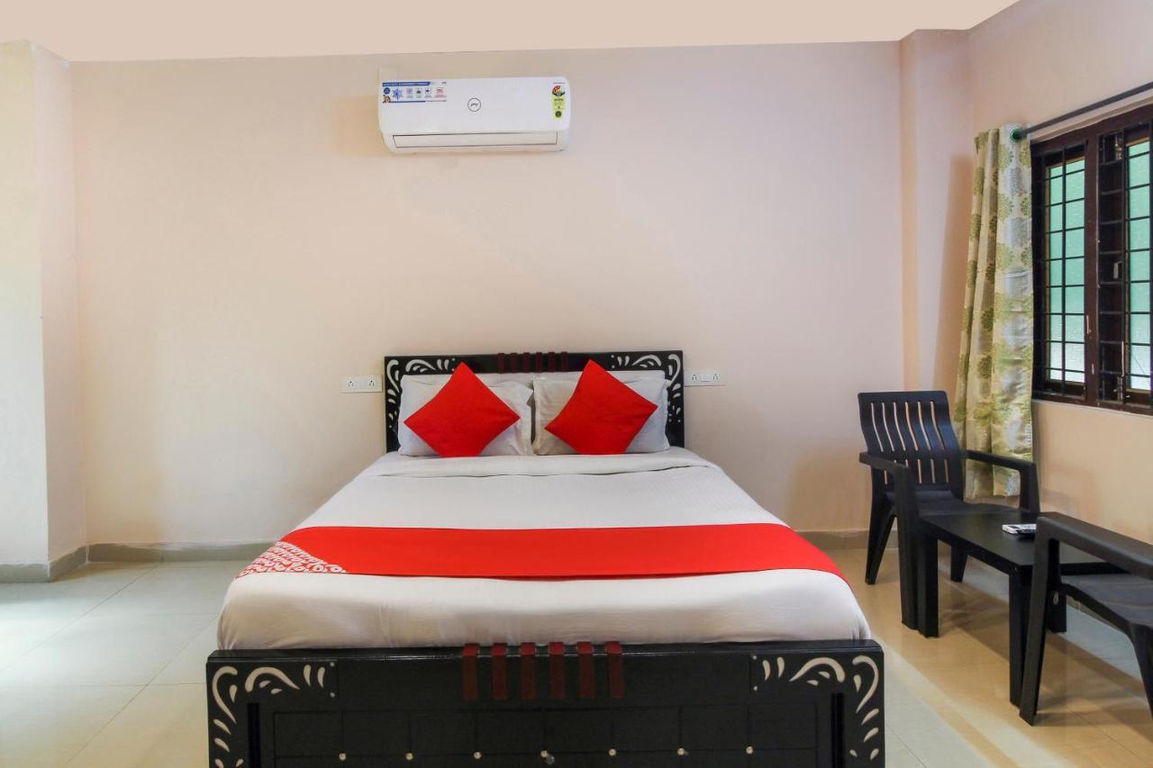 Oyo 47332 Hotel Rest Inn Hotel 3*