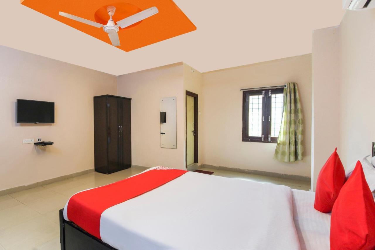 Hotel Oyo 47332 Hotel Rest Inn 3*
