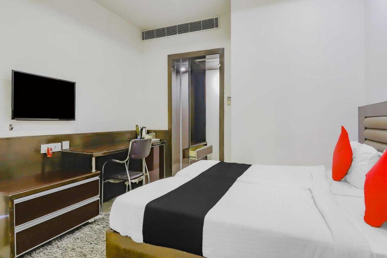Vaccinated Staff- Capital O 78550 Star By Hillside Hotel 3*
