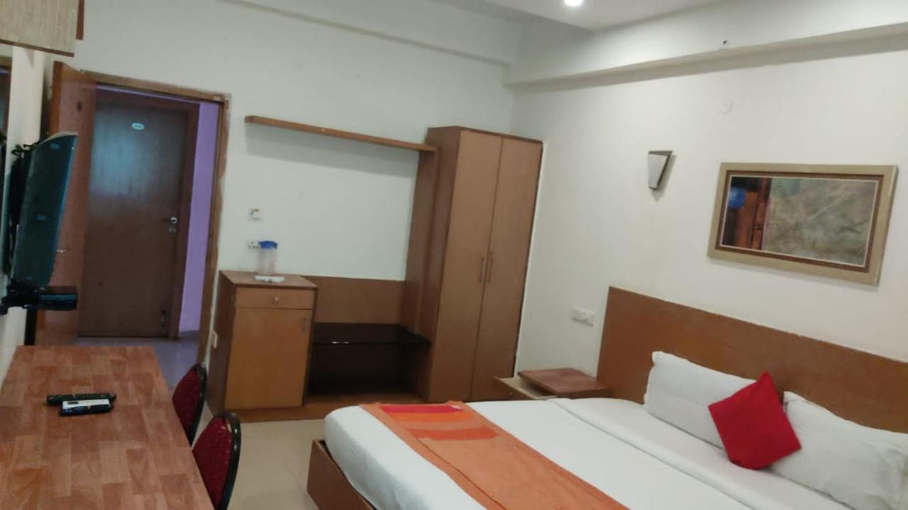 Acomodação com café da manhã  Garuda Suites Hyderabad
