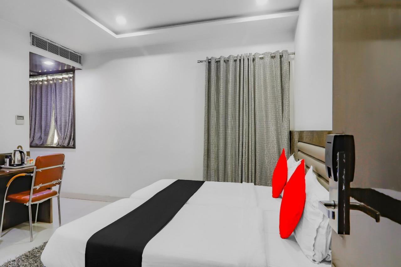 Vaccinated Staff- Capital O 78550 Star By Hillside Hotel 3*