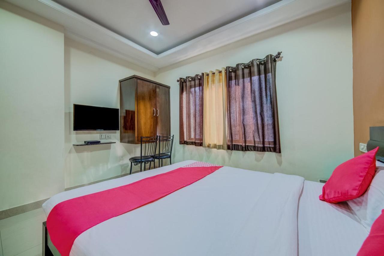 Hotel Oyo 18431 Celestee Grand 2*