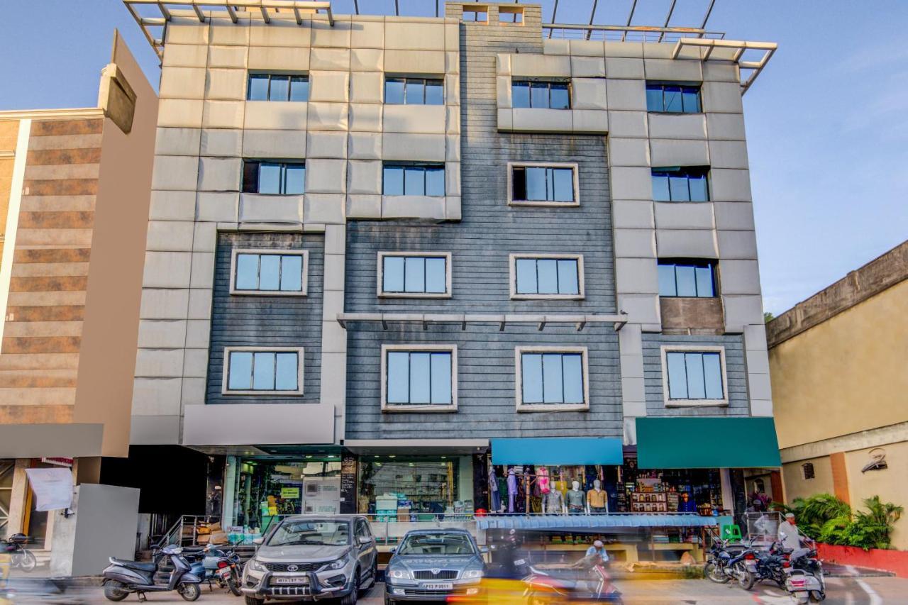 Oyo 18431 Celestee Grand Hotel