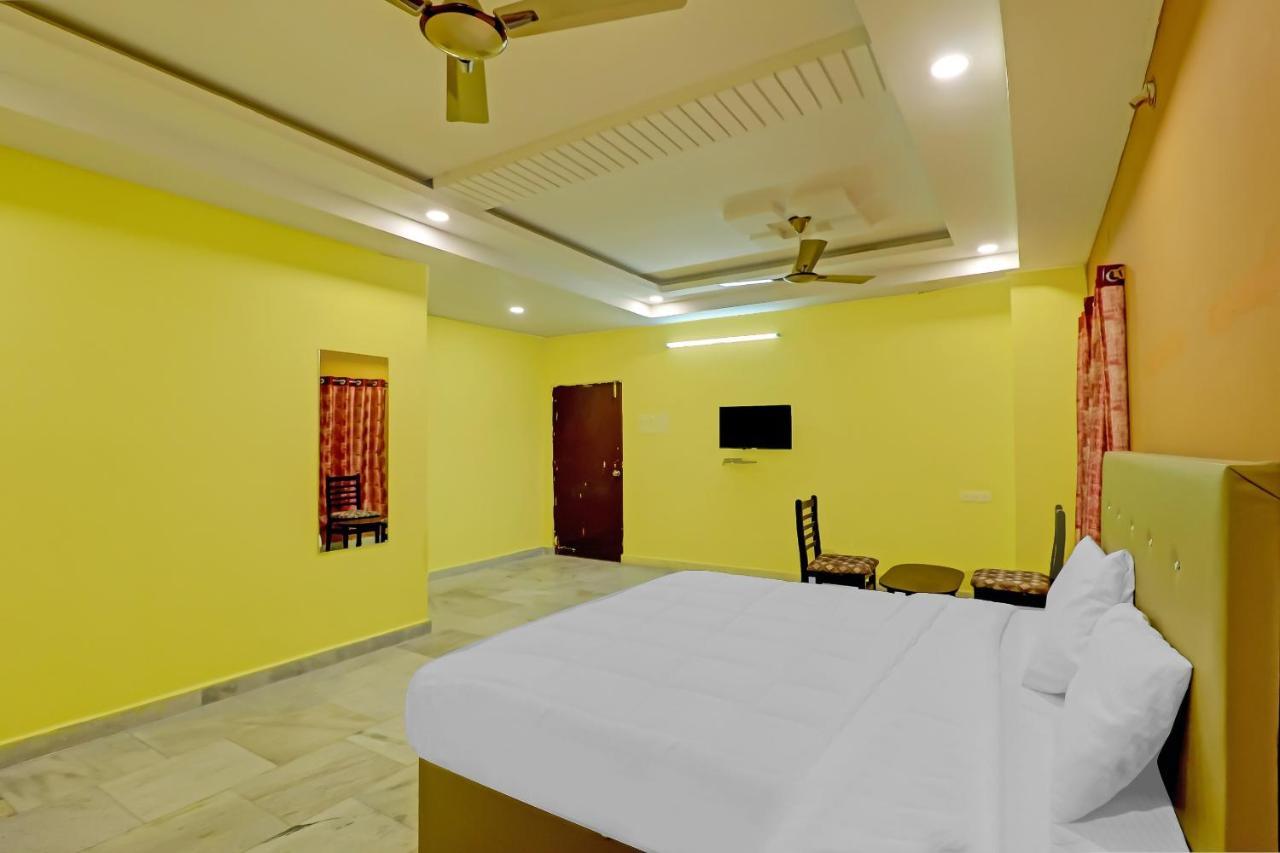 Oyo 81589 Aruna Dwraka Homes Hyderabad
