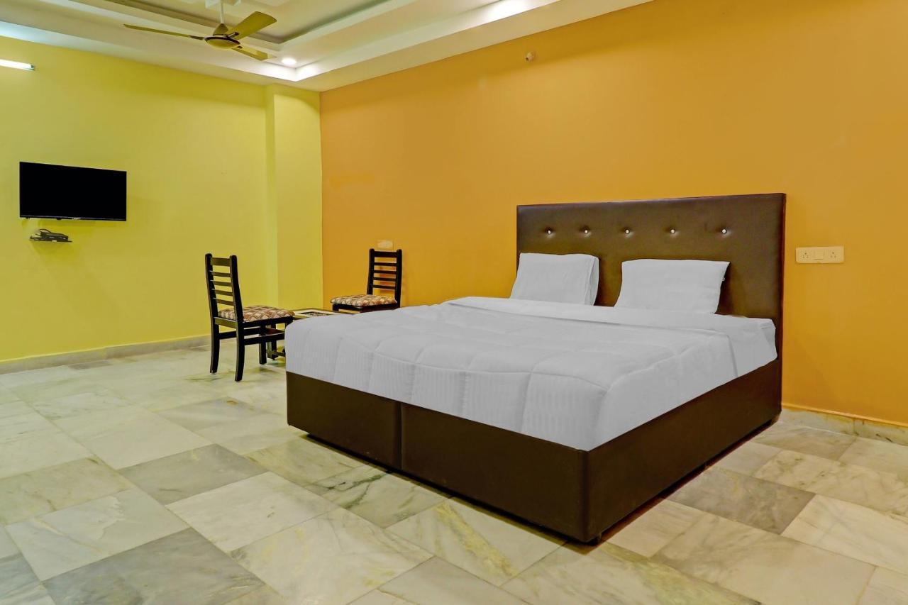 Hotel Oyo 81589 Aruna Dwraka Homes Hyderabad