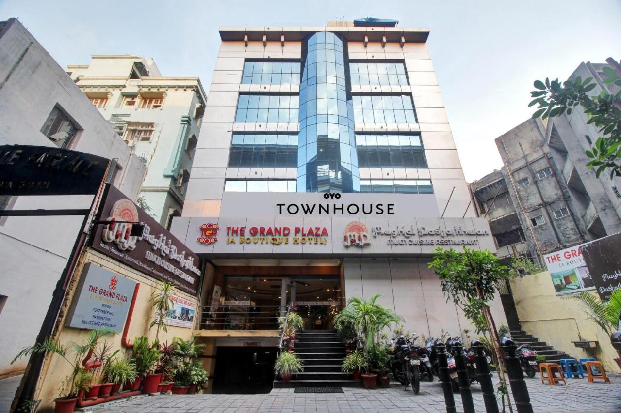 Townhouse The Grand Plaza Hotel