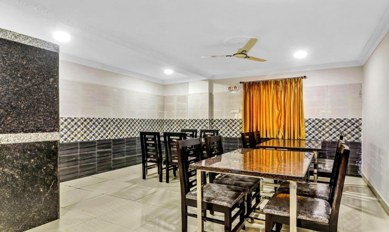 Itsy By Treebo - Royal Galaxy Kukatpally 3*