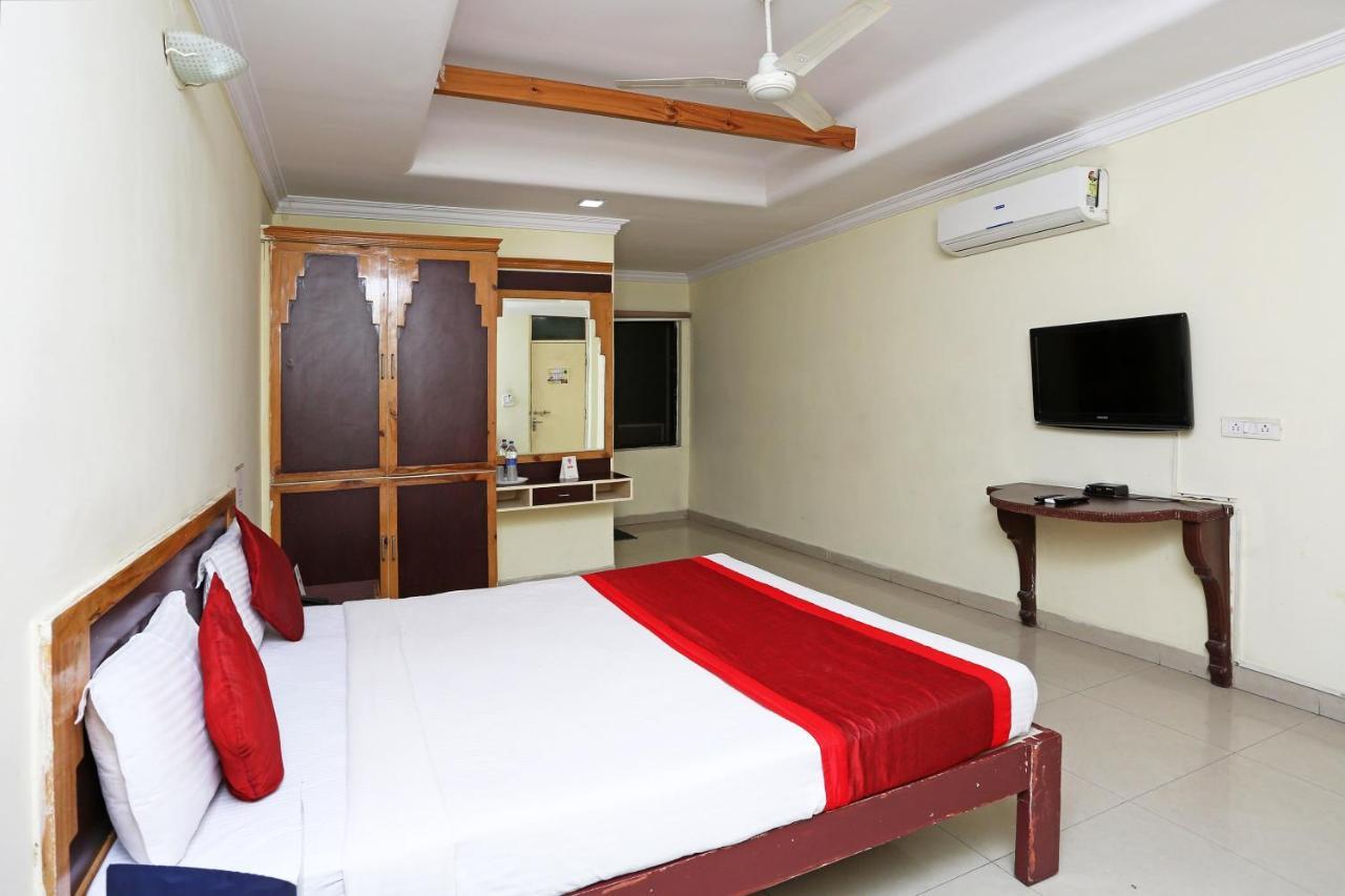 Oyo 7976 Dilsukhnagar Hotel 3*