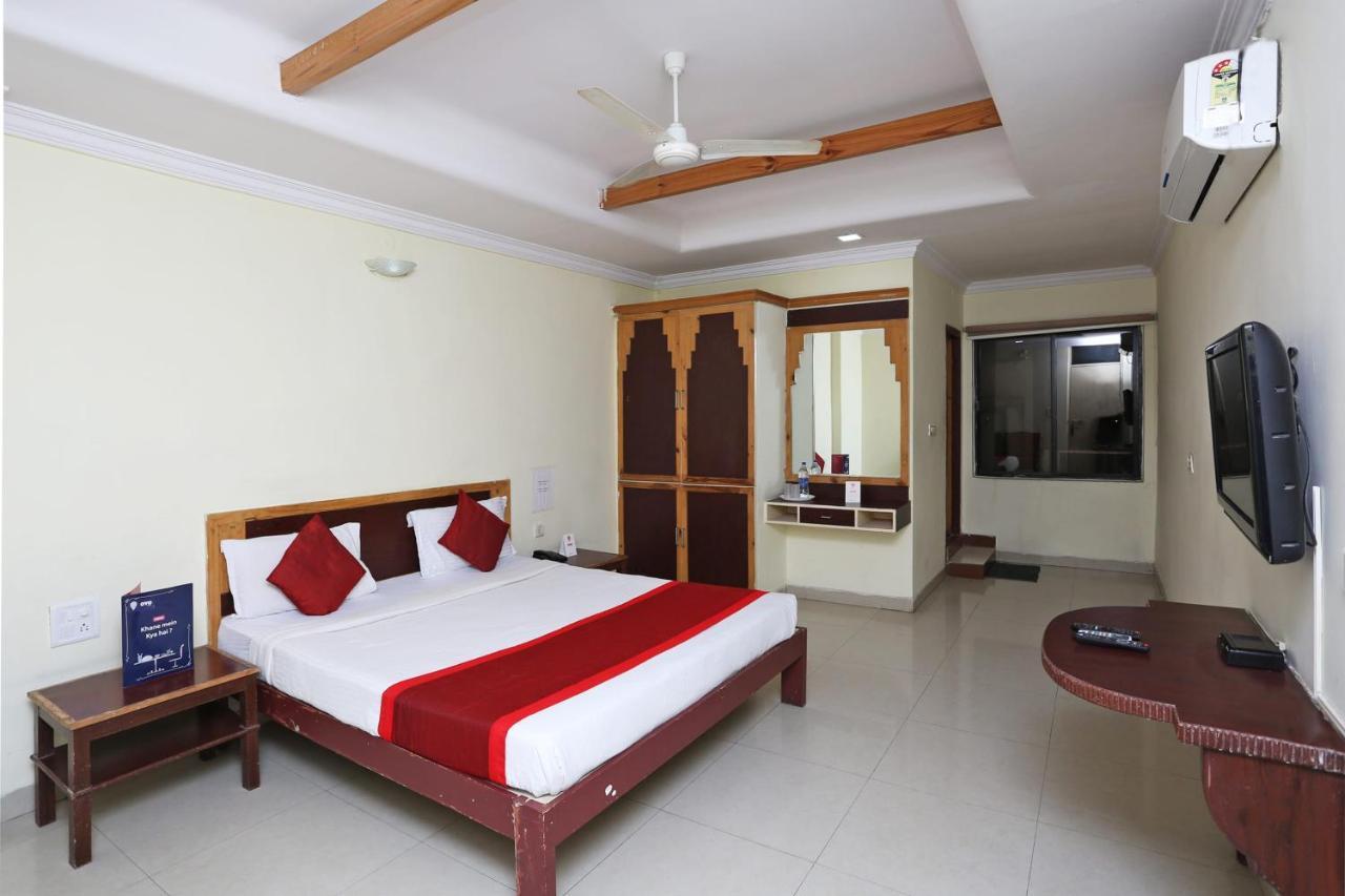 Oyo 7976 Dilsukhnagar Hotel 3*