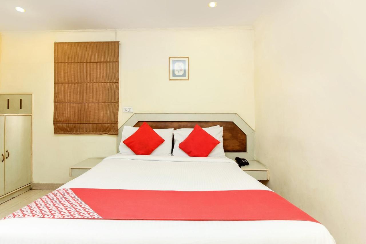 Hotel Oyo 9302 Baseraa 3*