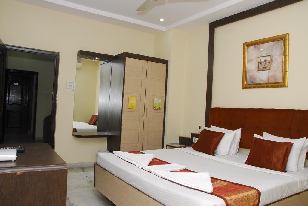 Hotel Savera Residency 2*