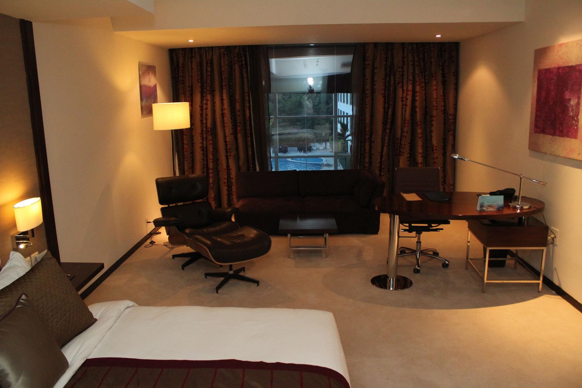 Hotel Radisson Blu Plaza Banjara Hills 5*
