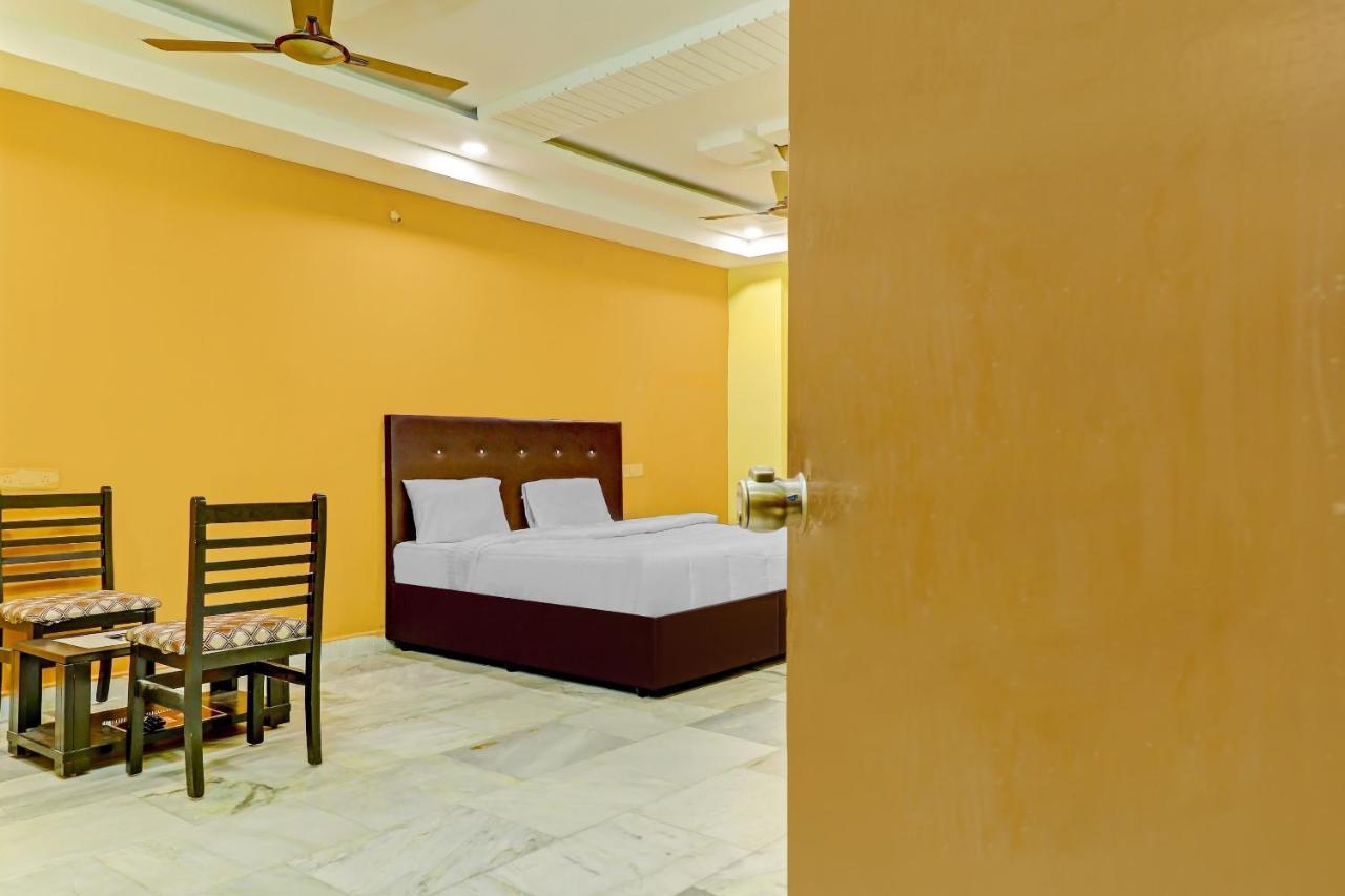 Oyo 81589 Aruna Dwraka Homes Hotel 3*