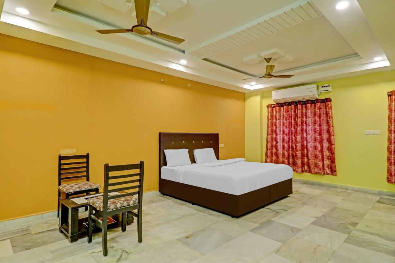 Oyo 81589 Aruna Dwraka Homes Hotel