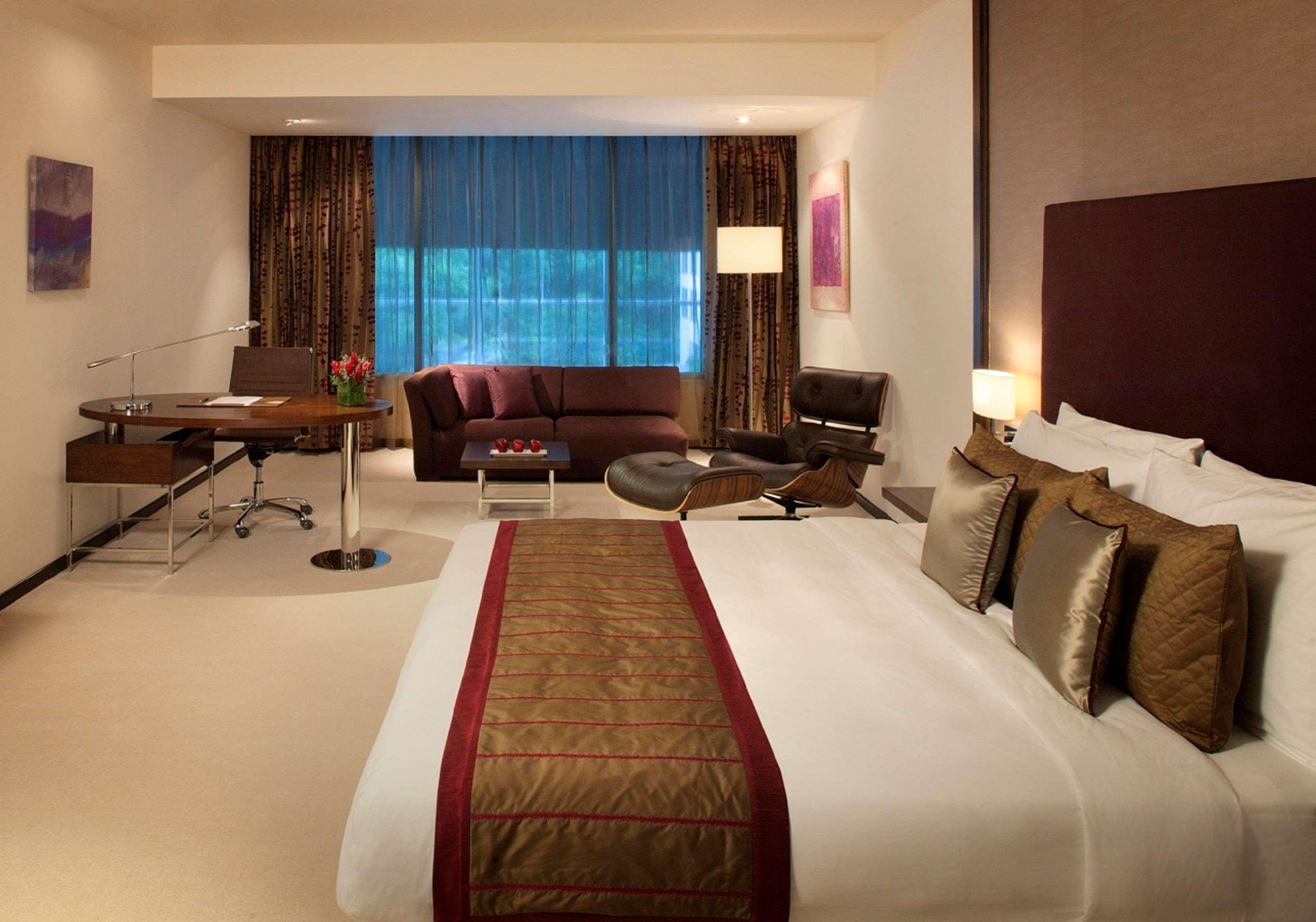 Radisson Blu Plaza Banjara Hills 5*