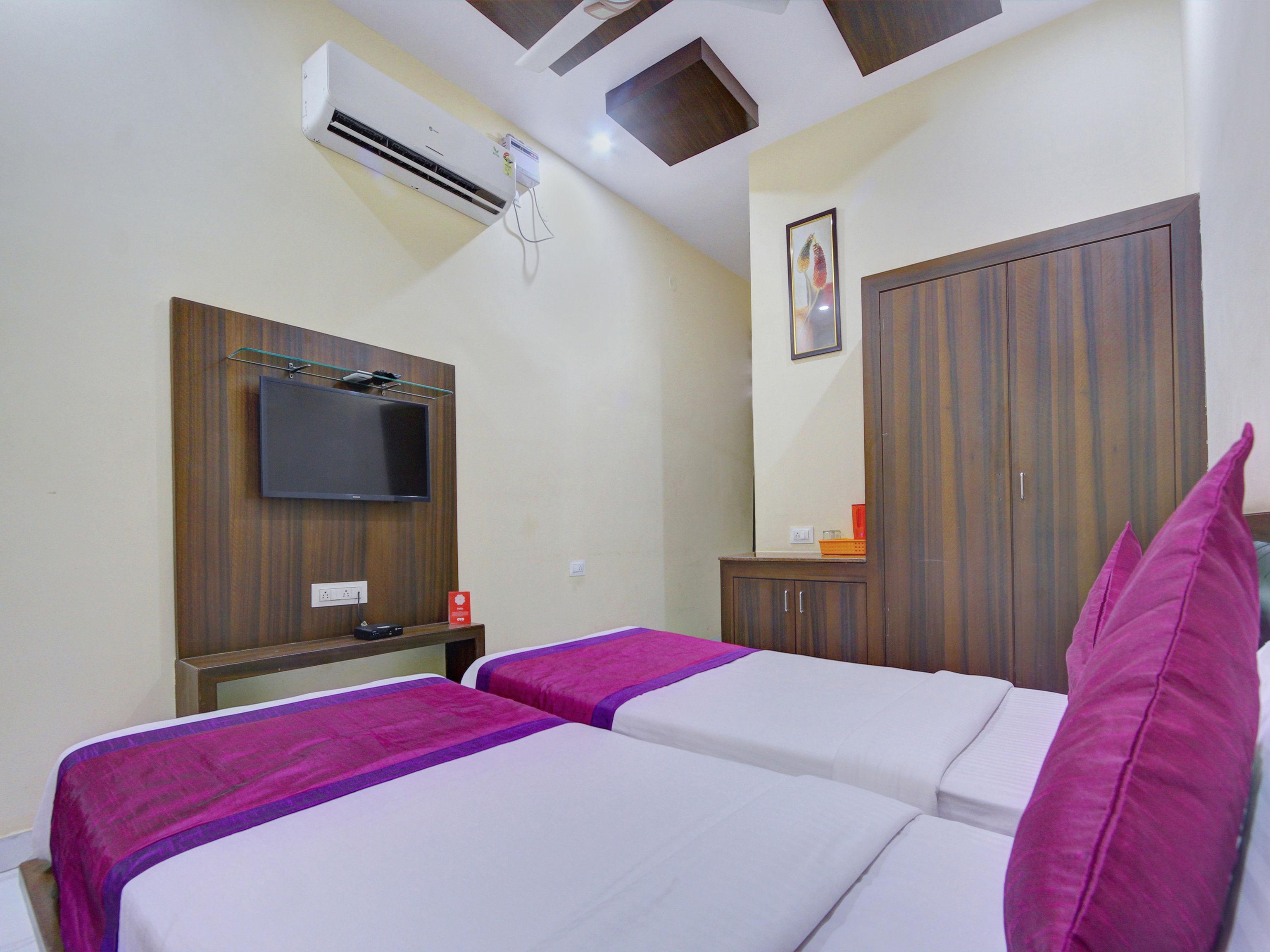 Royal Plaza Hotel 3*